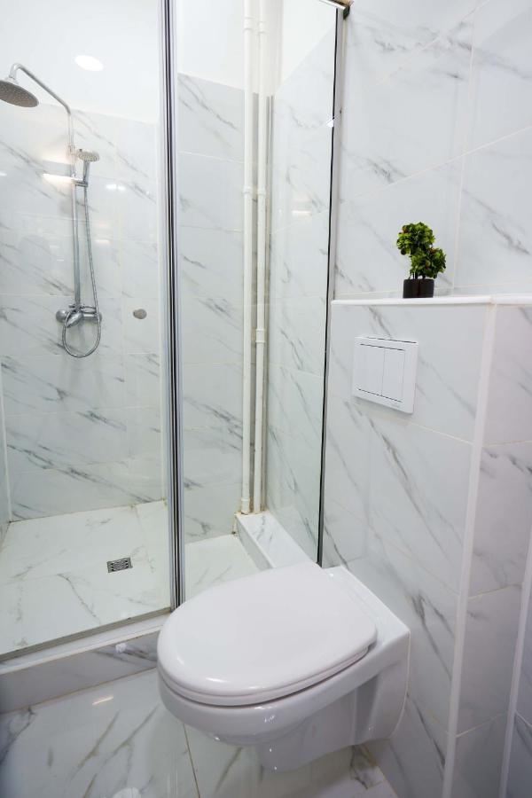 Minimalist Design In Magheru Appartamento